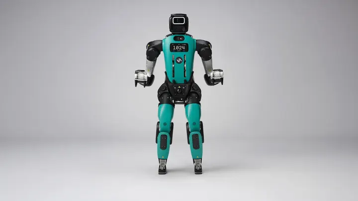 Humanoidni robot Digit 5 tvrtke Agility Robotics, pogled sprijeda